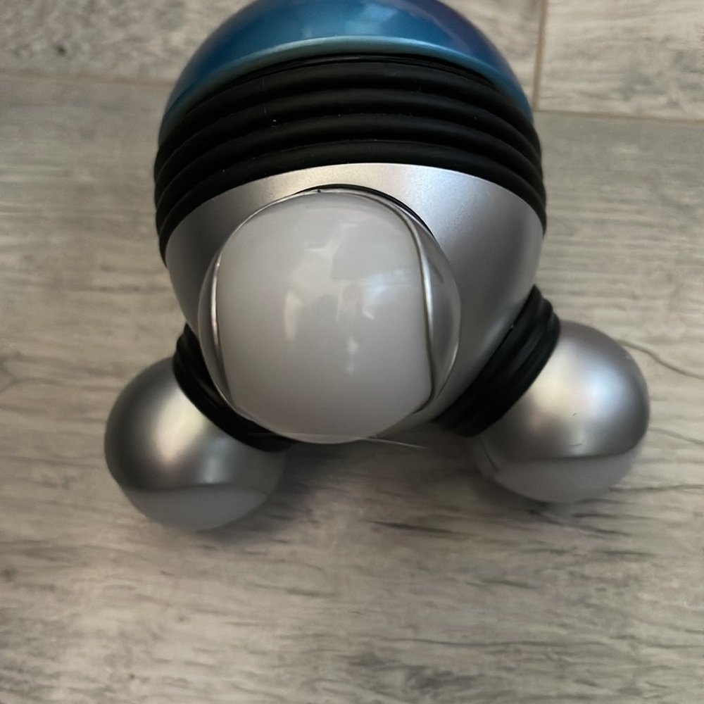 Sonix speaker, phone charger, body massager - Picture 4 of 5